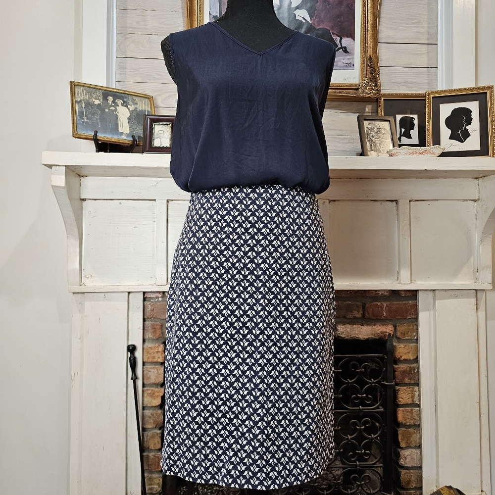 LOFT Navy Blue and White Pencil Skirt Elasticized Waist